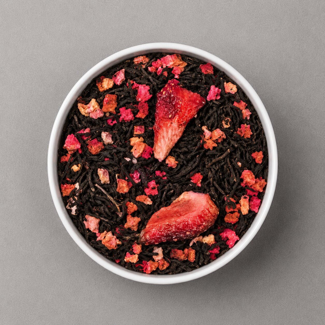 Black Tea with Strawberry Pieces - Image 3